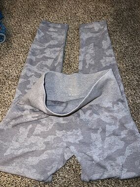 NVGTN Gray Camo High-Waist Leggings